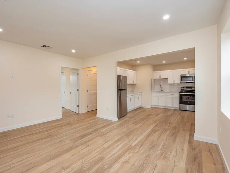 141 Bridge Street Apartments — Photo 15