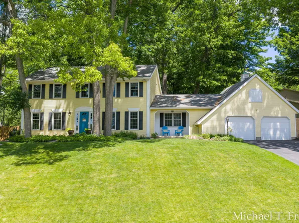 7421 Treeline Dr SE, Grand Rapids, MI 49546