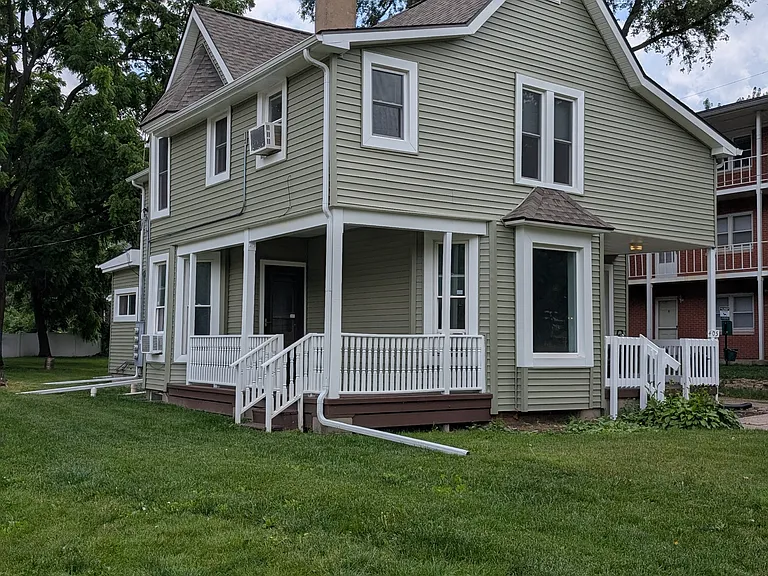 405 W White St — Photo 1