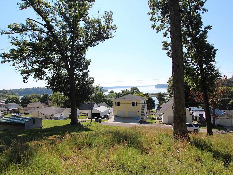2nd image of 13 Holly Ln