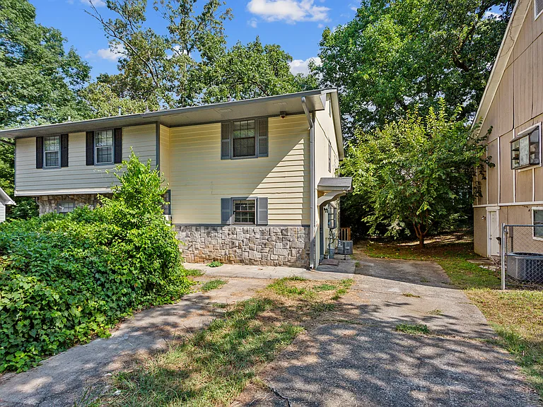 1281 Creekside Ct SE — Photo 3