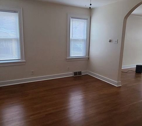 3rd image of 715 Wisteria Ave APT 2