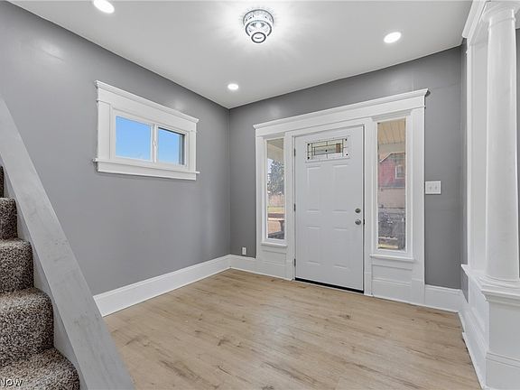 5th image of 2235 Winfield Way NE