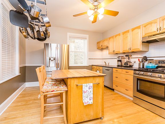 5th image of 3642 N Claremont Ave