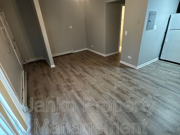 5th image of 3343 Commercial Ave Unit 2