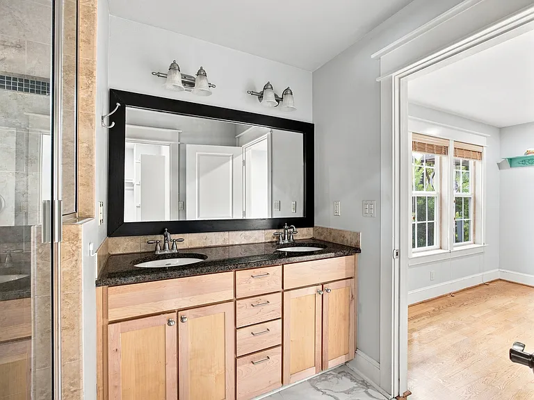 100 W 55th St #1/2 — Photo 10