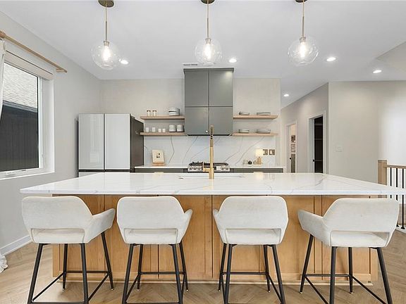 2nd image of 2028 Olive St