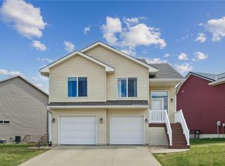 155 Brighton Cir SW, Cedar Rapids, IA 52404