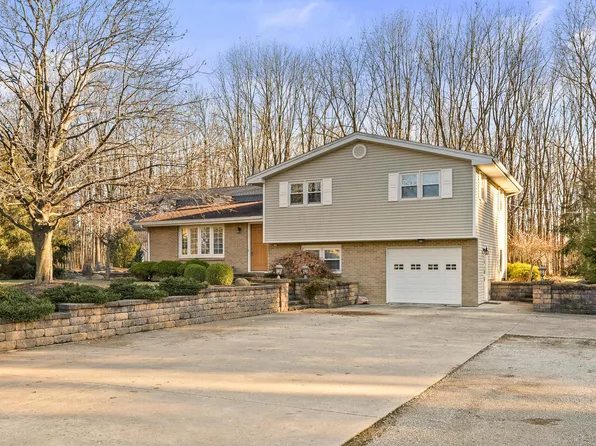 9220 Mount Gilead Rd, Fredericktown, OH 43019