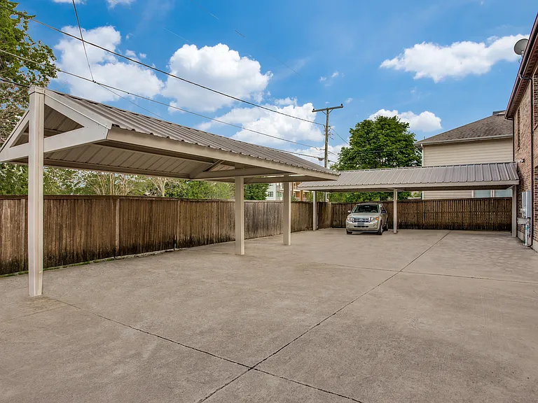 Walking distance to TCU! Cute 4-bedroom home. Covered parking available!