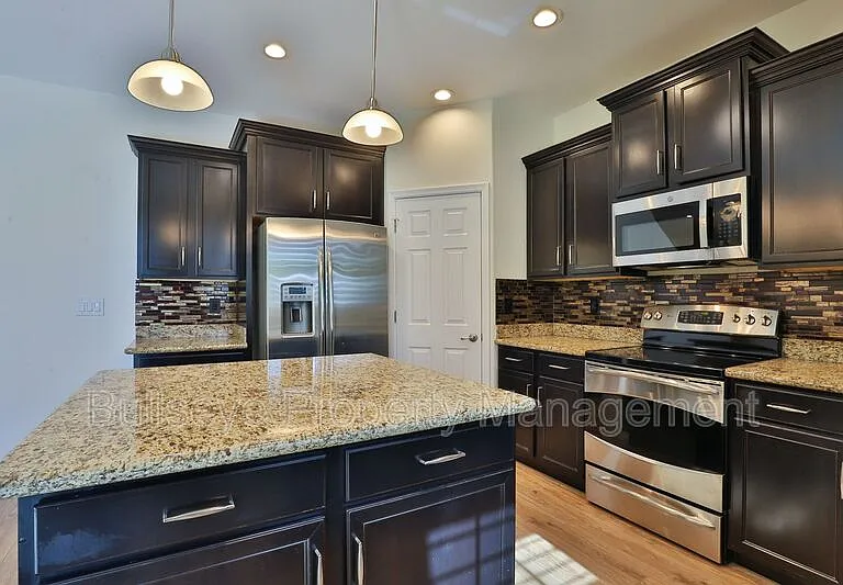 7321 N 89th Dr — Photo 10