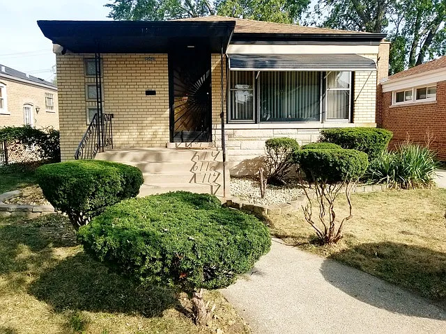 14525 S Hoxie Ave photo 1