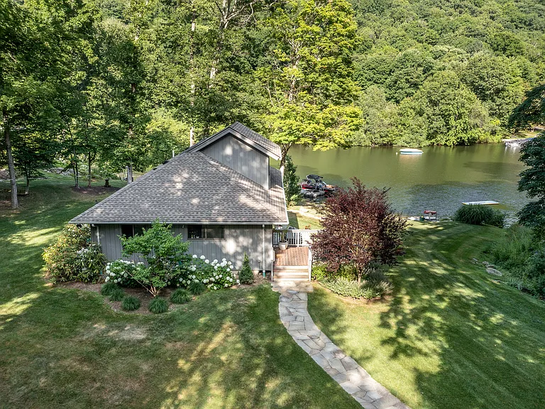 8 Cedar Point Dr — Photo 6