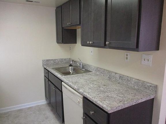 2nd image of 1526 Longdale Dr