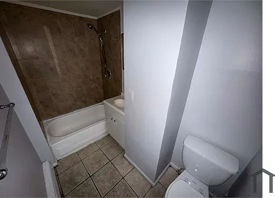 12 Edmonds Pl #2 — Photo 4