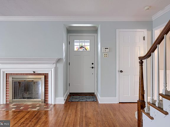 3rd image of 343 Old Garden Ln