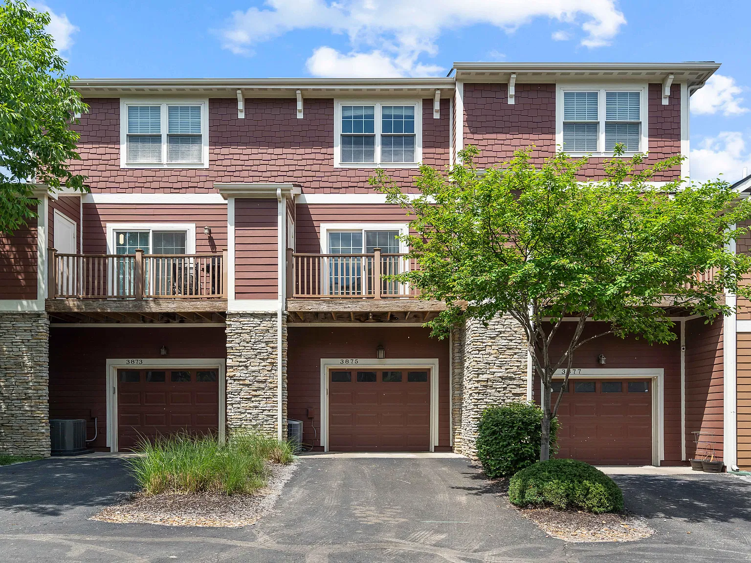 3 bed, 3.5 bath, 1638 sqft, $2,250 — Photo 3