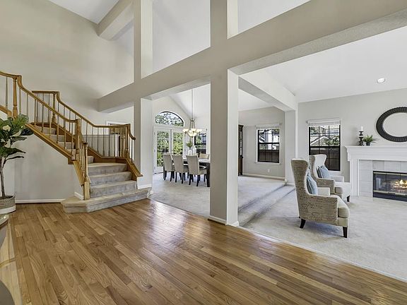 4th image of 5963 Thorntree Dr