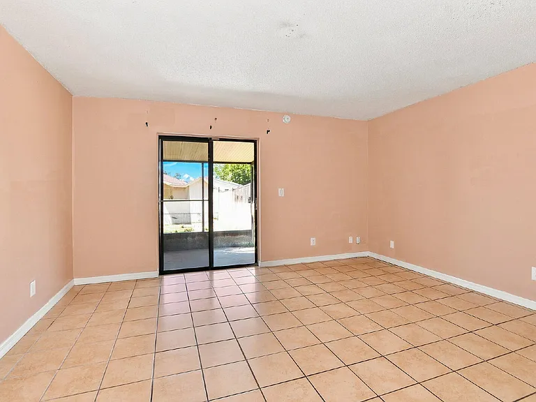 115 Michelle Ln #D — Photo 3