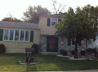 1122 Bloomdale Rd, Philadelphia, PA 19115