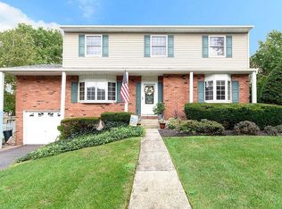 28 Shelton Ct, Ronkonkoma, NY 11779
