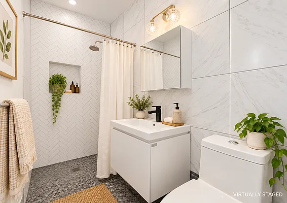 Bathroom, photo 2