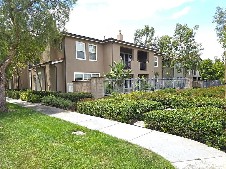 241 Lockford — Photo 3