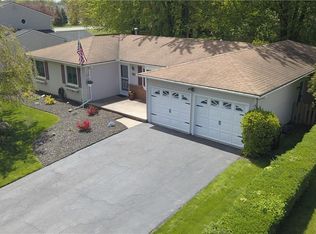 27 Cindy Ln, Rochester, NY 14626