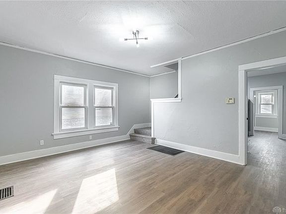 4th image of 1524 Mayo Ave