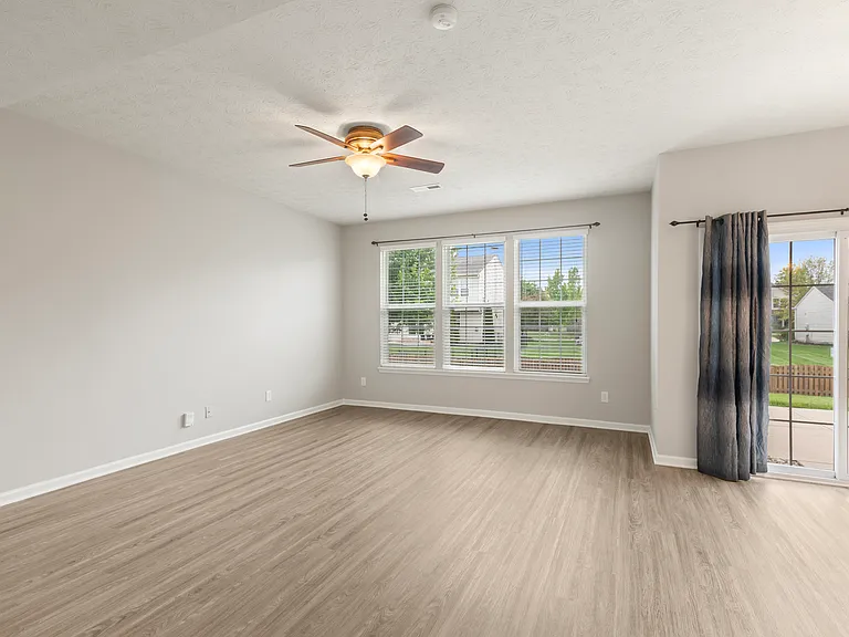 14047 Avalon Blvd — Photo 8