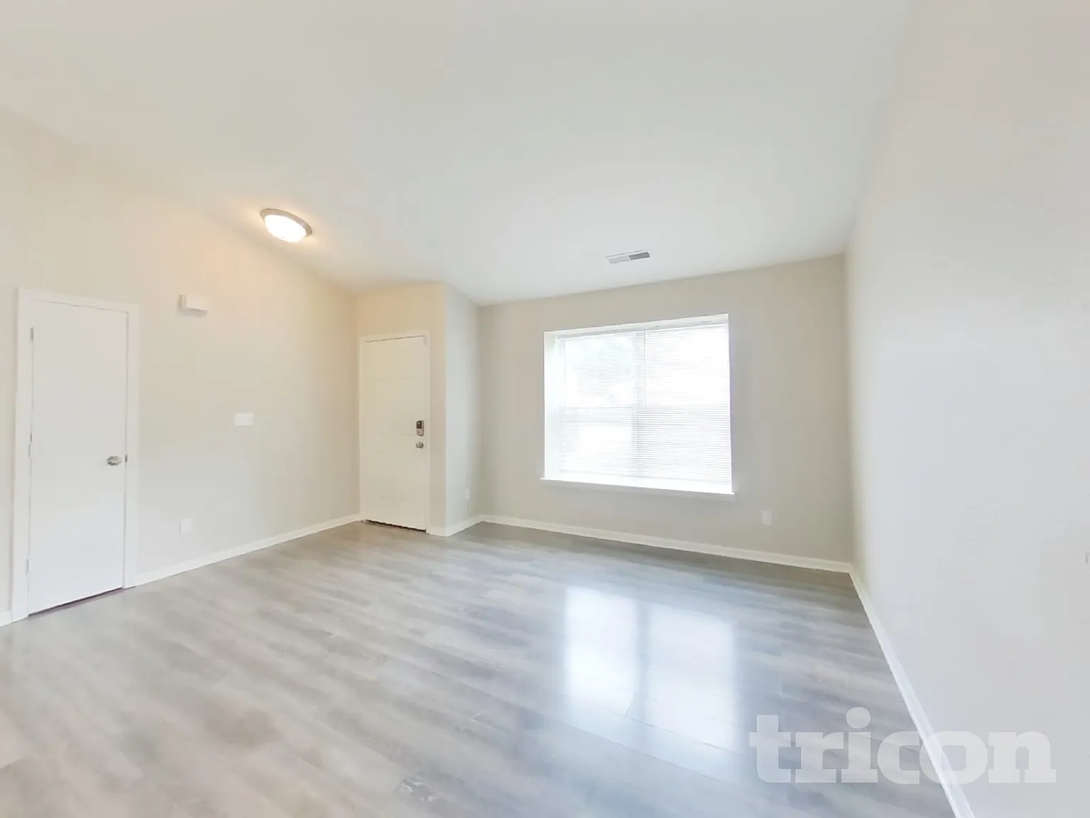 5025 Lincoln Road Indianapolis IN — Photo 3