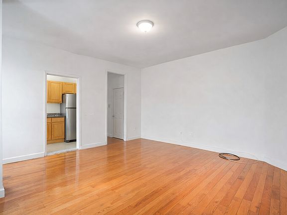 3rd image of 842 Saint Nicholas Ave #4C