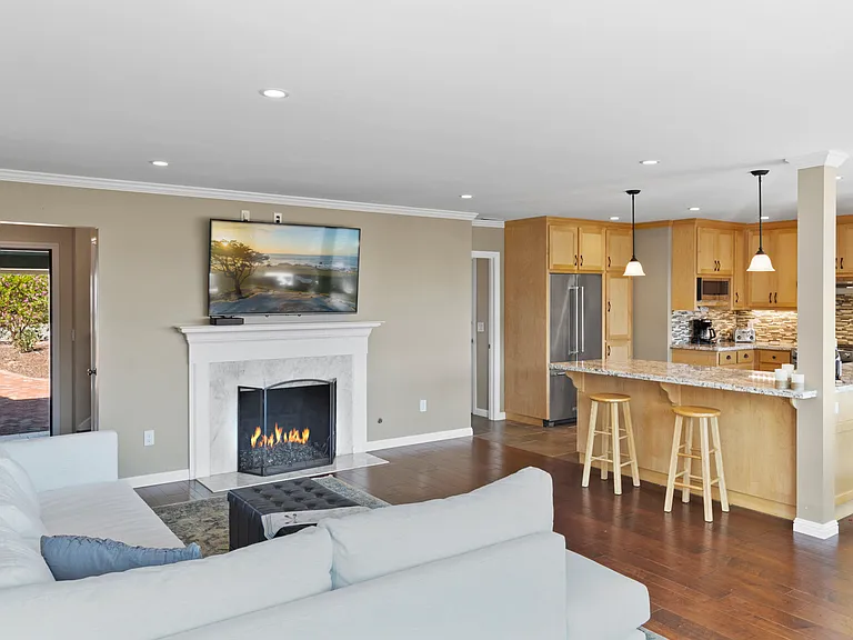 1036 Shell Ave — Photo 1