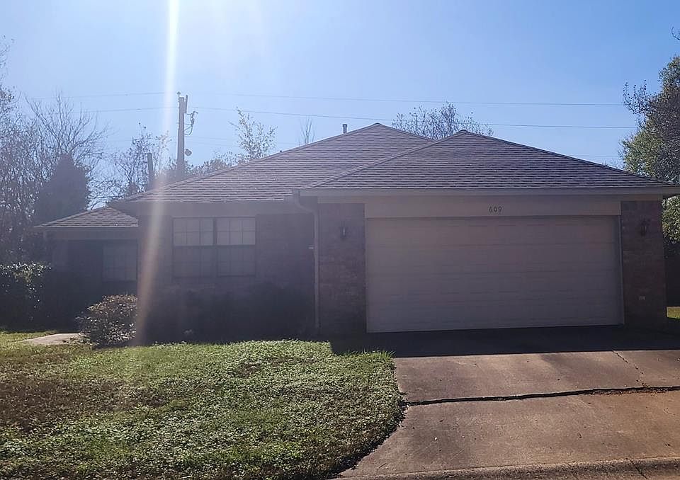 1st image of 609 Saint Charles Pl