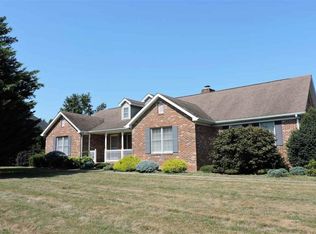 100 Lighthorse Ln, Waynesboro, VA 22980