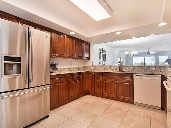 5th image of 742 Bayside Dr Unit 202