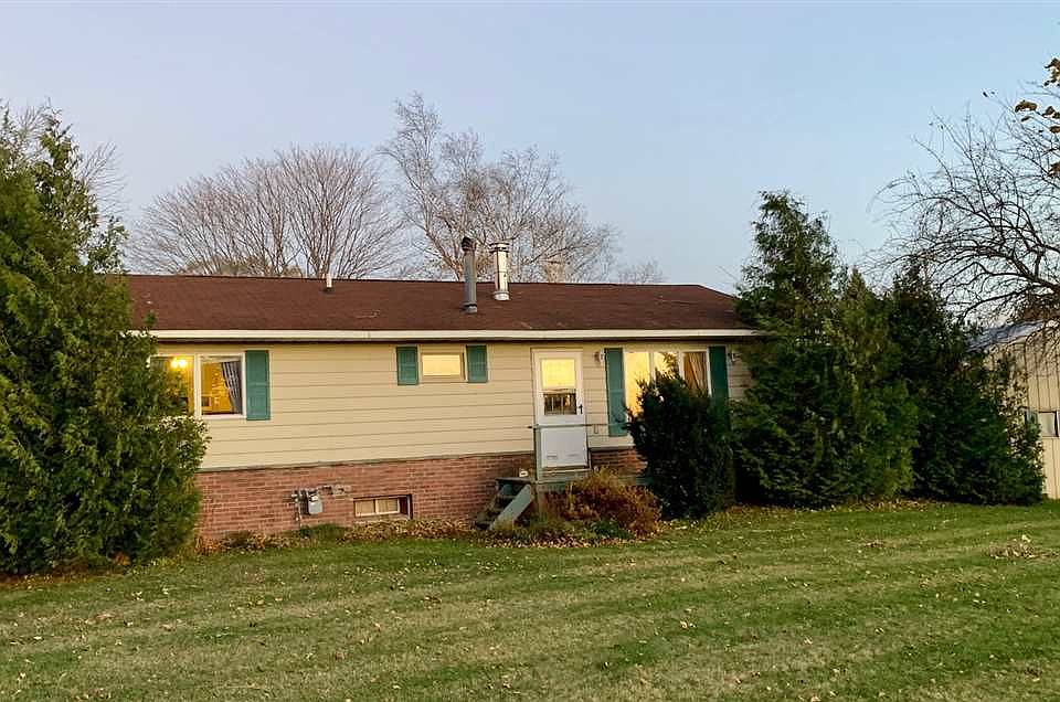 1st image of 221 W Carpenter St