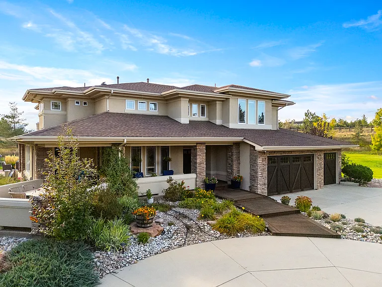 10443 Sunlight Dr — Photo 1