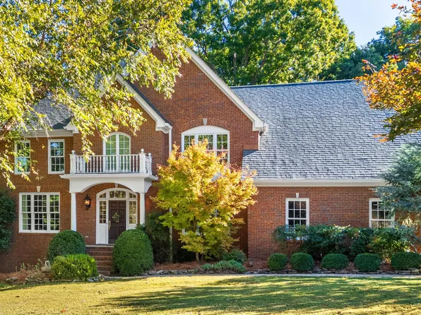 2015 Riverwood Dr, Hixson, TN 37343