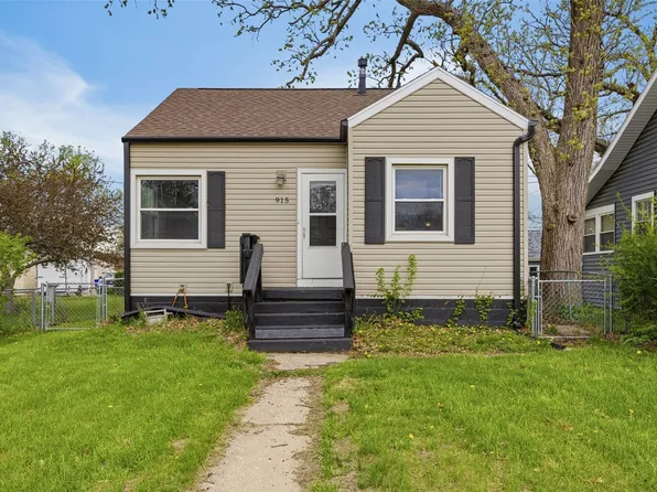 915 Center Point Rd NE, Cedar Rapids, IA 52402