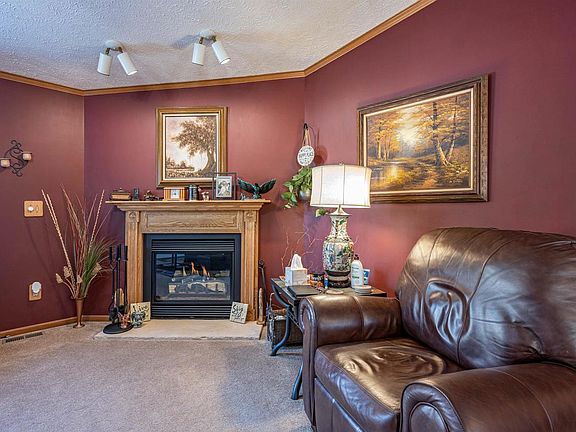 5th image of 399 Oakbrook Drive