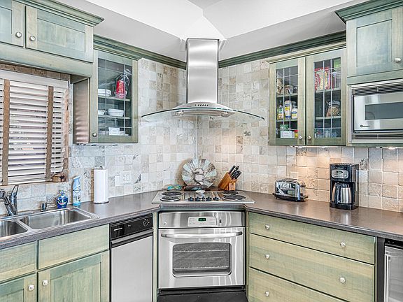 4th image of 520 Gulf Shore Dr Unit 205