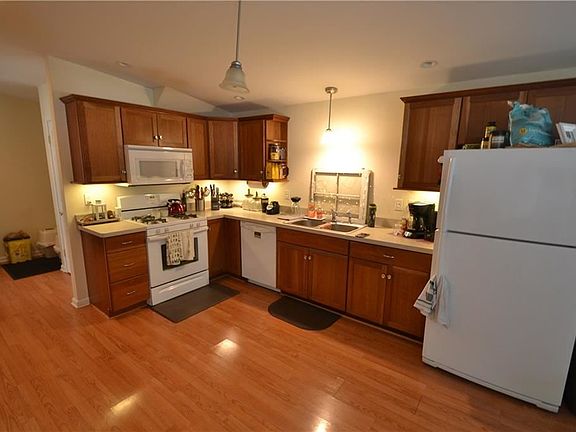 5th image of 385 Prospect Dr