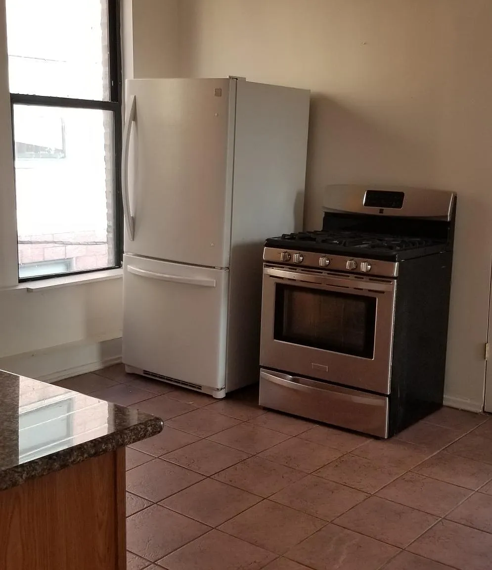 3 bed, 1500 sqft, $2,200 — Photo 4