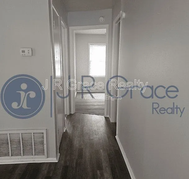 602 E Navarro Ave — Photo 5