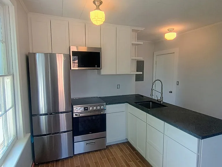 11 S Franklin St #3 — Photo 2