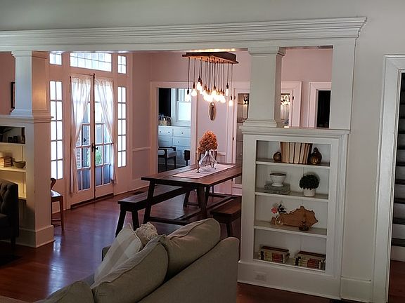 3rd image of 302 W Brown St