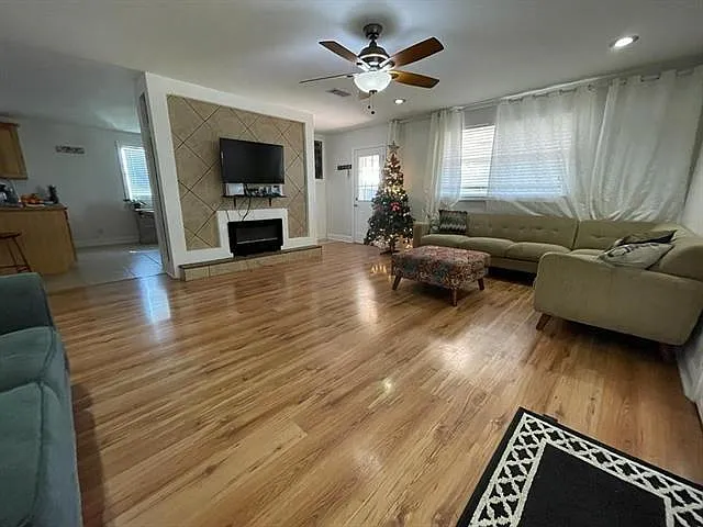 2308 Margaret Ln — Photo 8