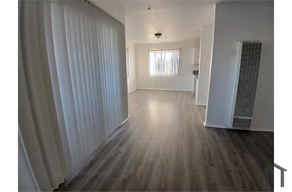 Building Photo - 214 E Hyde Park Blvd #2