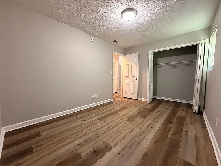 205-207 Rustwood Dr — Photo 6